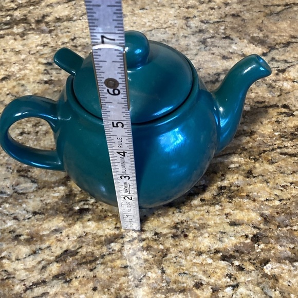 Vintage ceramic teapot with infuser to steep your loose leaf tea or tea bags - Picture 10 of 11